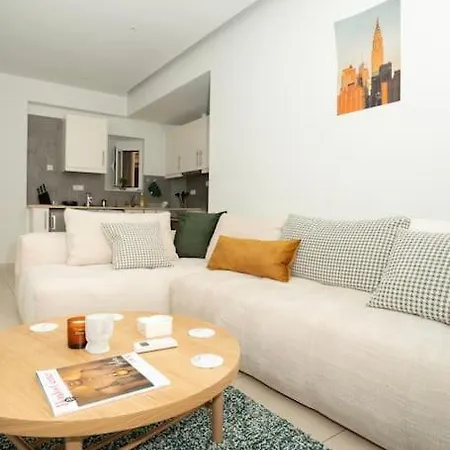 Homey Renovated 1 Bedroom Apartment In Kesariani Atina Dış mekan fotoğraf