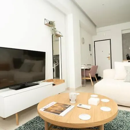 Homey Renovated 1 Bedroom Apartment In Kesariani Atina Dış mekan fotoğraf