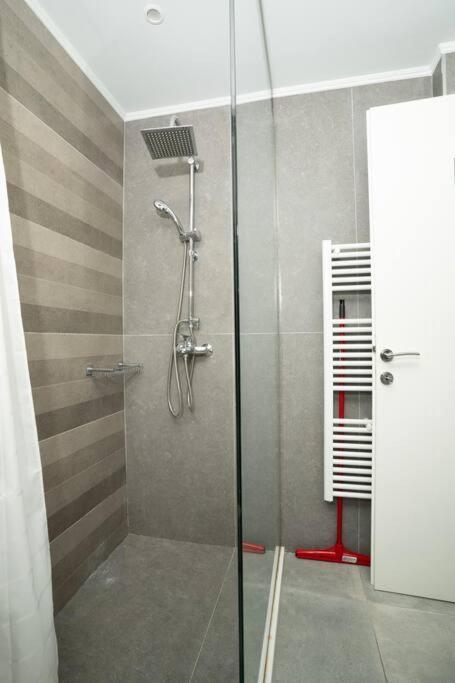 Homey Renovated 1 Bedroom In Kesariani Апартаменты *